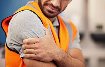 What to Do When Your Shoulder Is Injured at Work