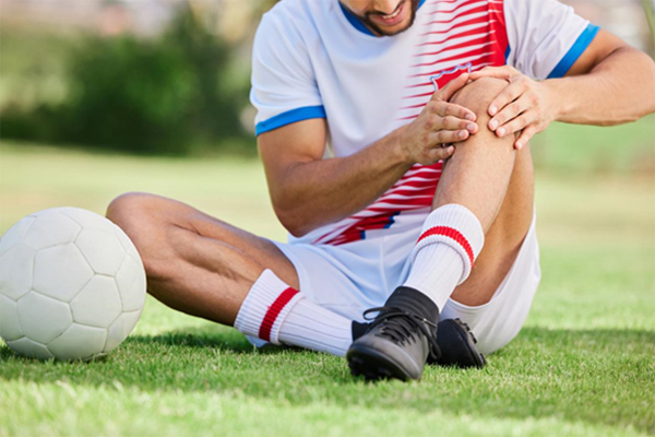 Is Surgery the Right Move? A Decision Guide for Athletes Facing Knee or Shoulder Injuries