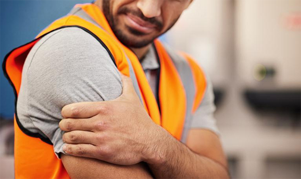 What to Do When Your Shoulder Is Injured at Work